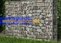 屋外の景色の長方形の穴によって溶接されるGabion箱によって満たされる電流を通された石