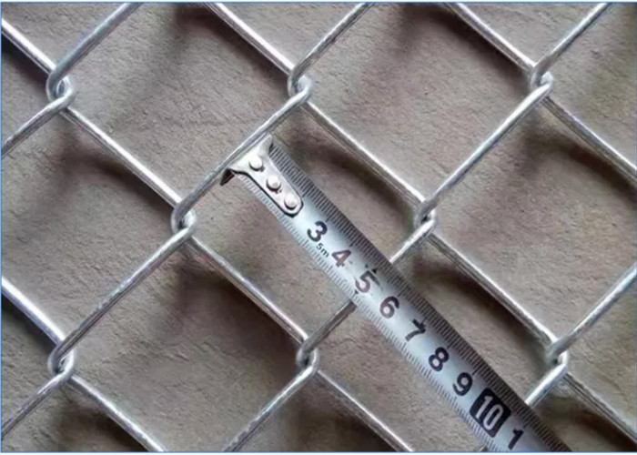 境界を定義するために電流を通される50 x 50mm 6つのフィートのチェーン・リンクの塀のダイヤモンドの穴